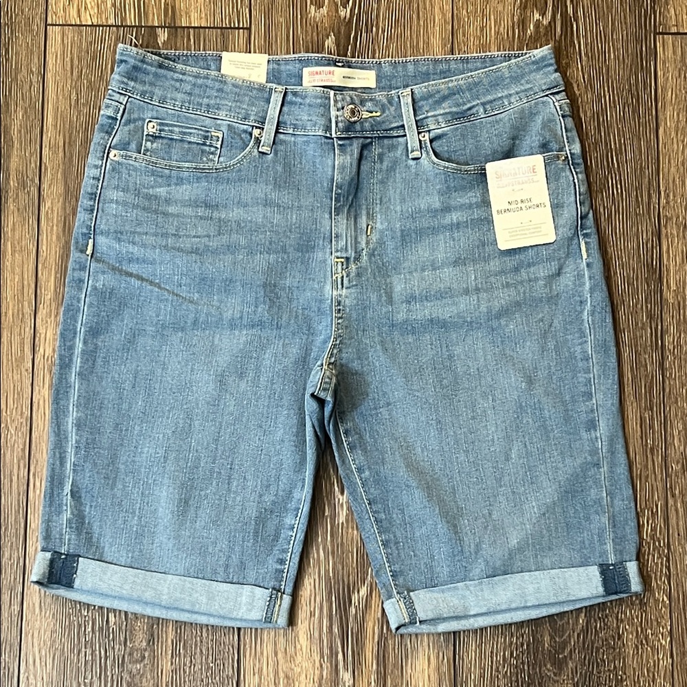 NWT Levi Strauss Signature Bermuda Shorts Blue Denim Cuffed Womens Size 8 W29